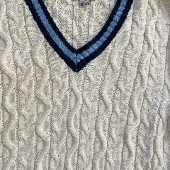 American Eagle Oversized Cable Knit V Neck Sweater, Cream, Size S - Picture 4 of 7